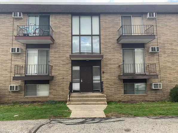16112 Maple Park Dr #A2, Maple Hts, OH 44137
