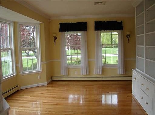3rd image of 10 Hannah Dr