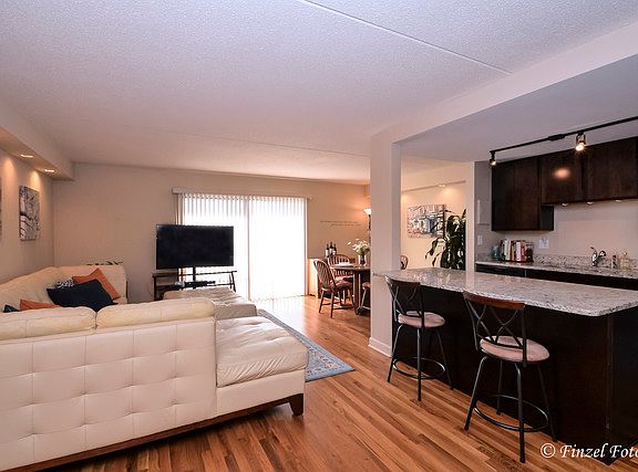 3rd image of 21 Kristin Dr Unit 711