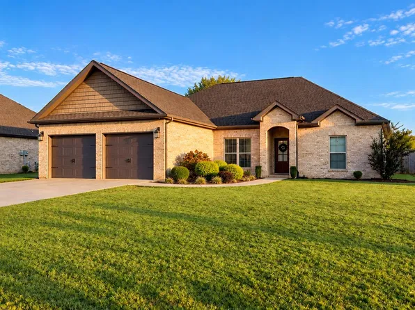 2015 Pleasant Dr, Muscle Shoals, AL 35661