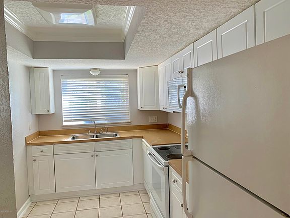 5th image of 6616 La Mirada Dr E