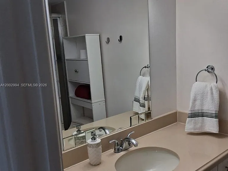 301 NE 14th Ave #202 — Photo 11