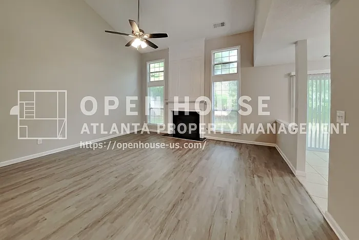 596 Lullingstone Dr SE — Photo 4