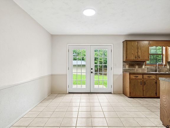 4th image of 10356 Creek Bend Dr