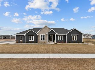 W5573 Hoelzel Way, Appleton, WI 54915