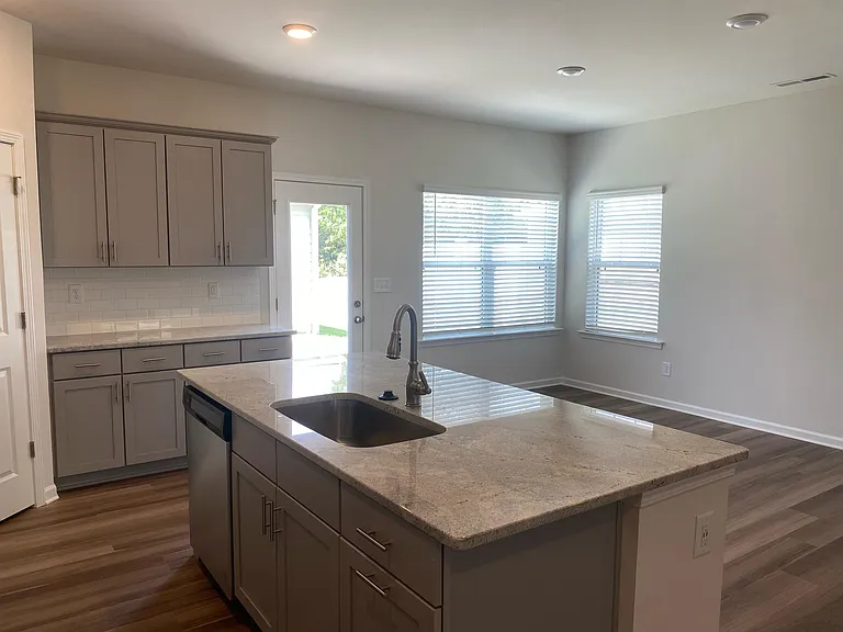 302 Sagecroft Ln — Photo 6