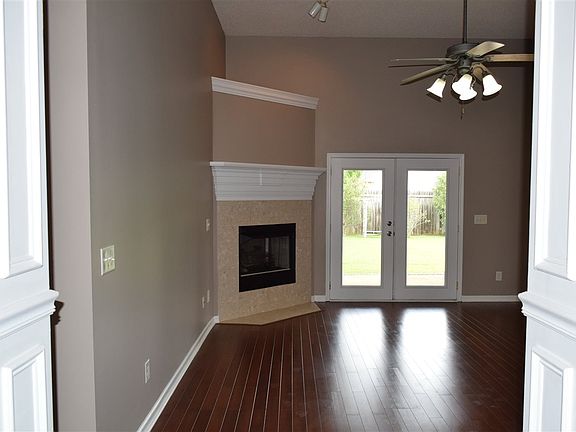 2nd image of 1101 Loudon Hill Dr