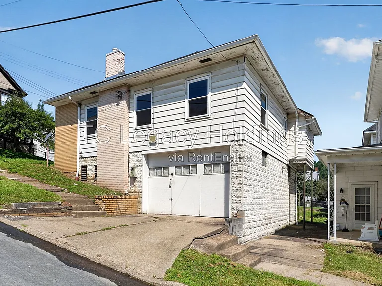 300 Ash Ave — Photo 5