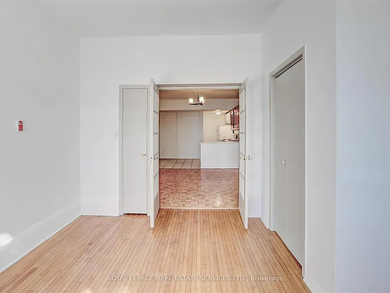 1530 King St W #101 — Photo 12