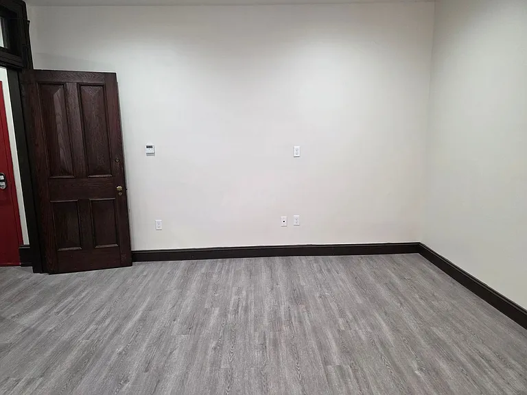1135 Spring Garden St — Photo 5