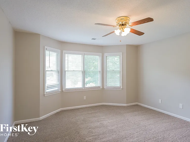 174 Somerset Ln — Photo 12