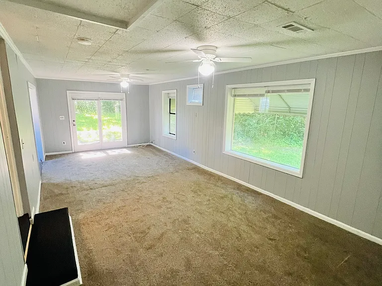 605 Mohican Ave — Photo 3