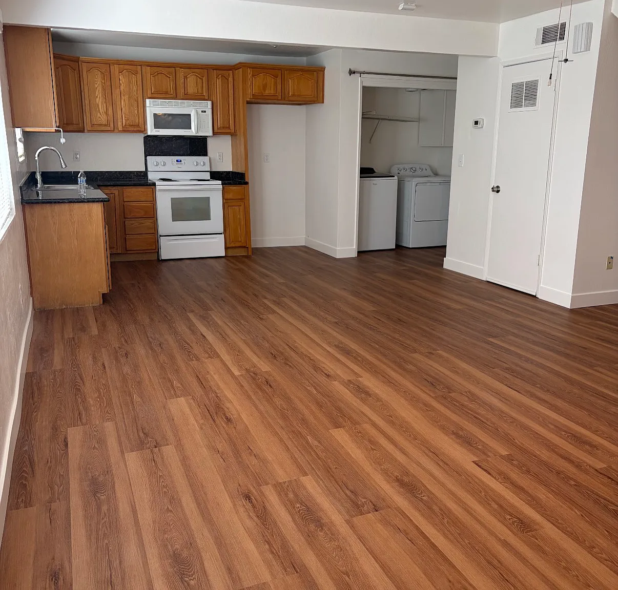 2 bed, 1000 sqft, $2,499 — Photo 2