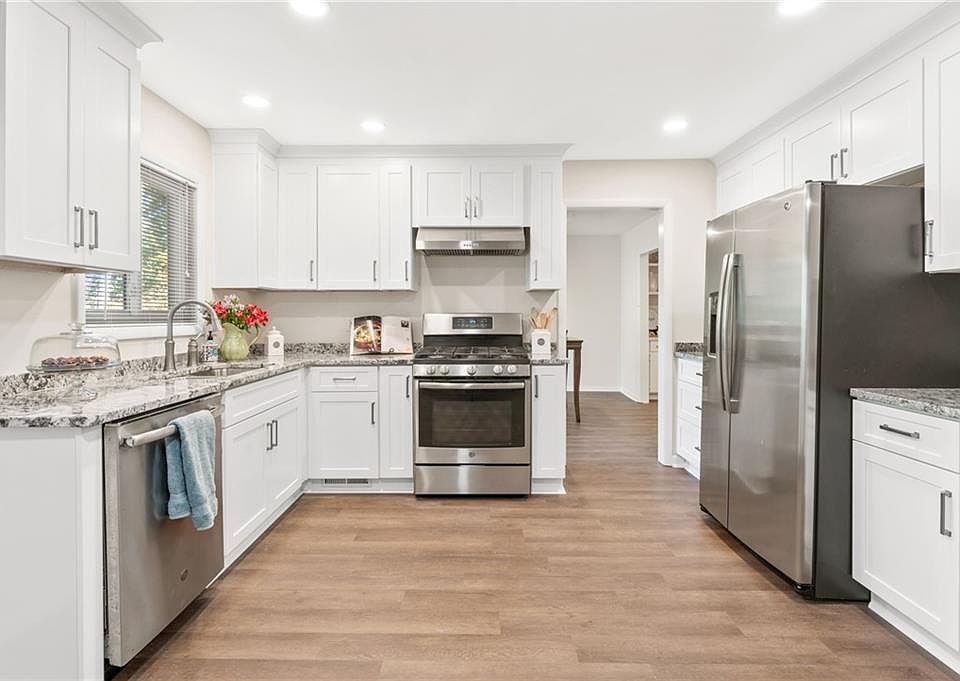 1st image of 49 Basswood Cir