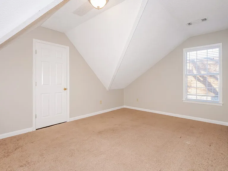 8421 Trinity Rd — Photo 15