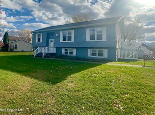 6 Molly White Drive, Coxsackie, NY 12051