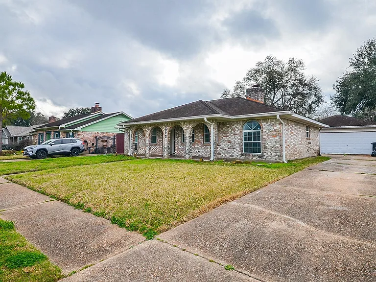 9323 Claridge Dr — Photo 1