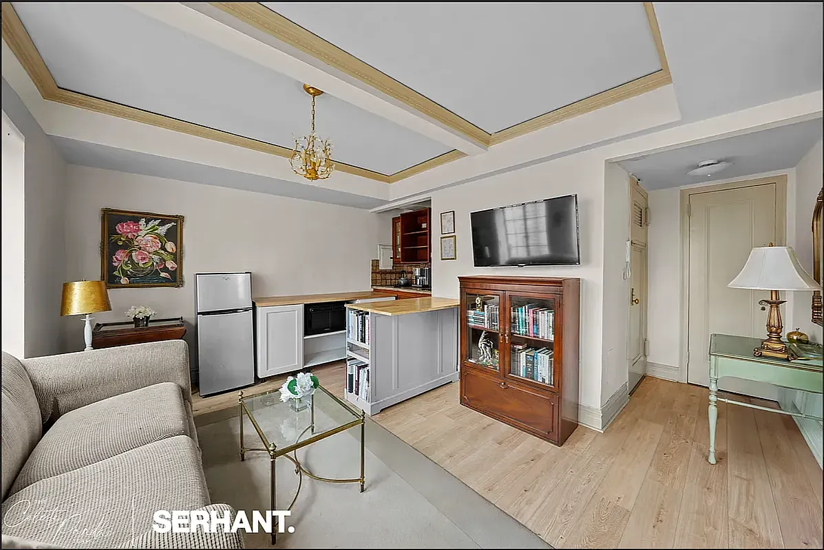 320 East 42nd Street — Photo 3