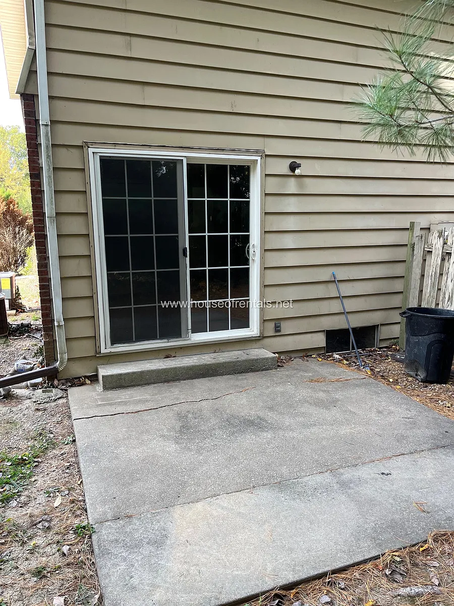 Building Photo - 5 Razer St