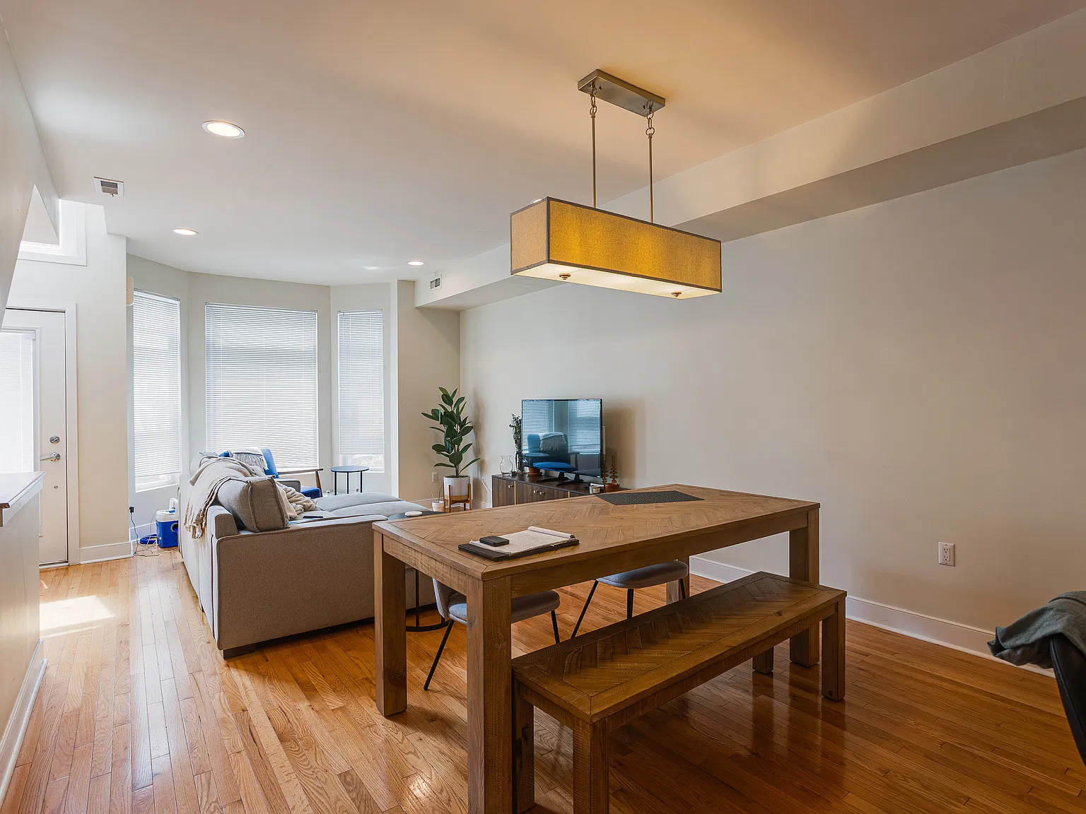 3 bed, 2.5 bath, 1750 sqft, $4,100 — Photo 4