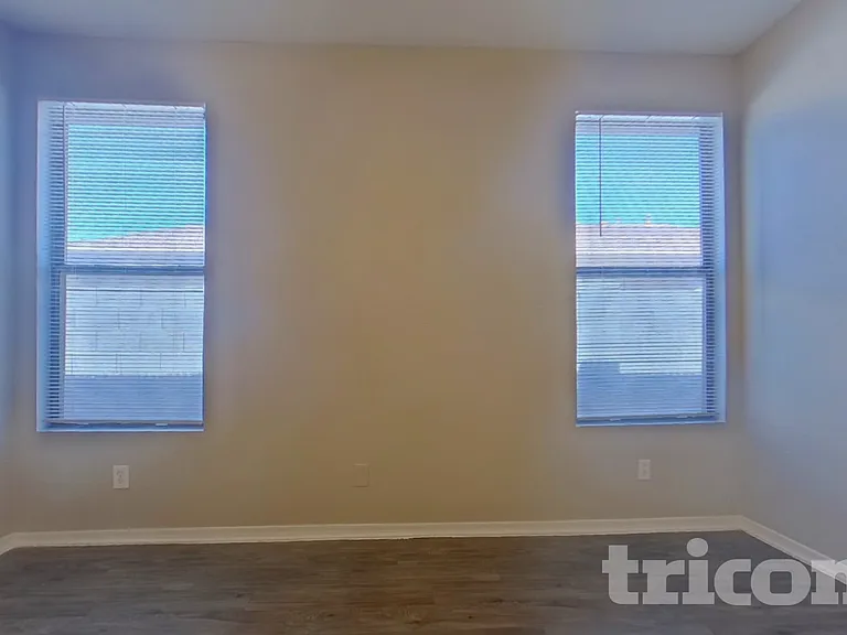 6619 W Golden Ln — Photo 6