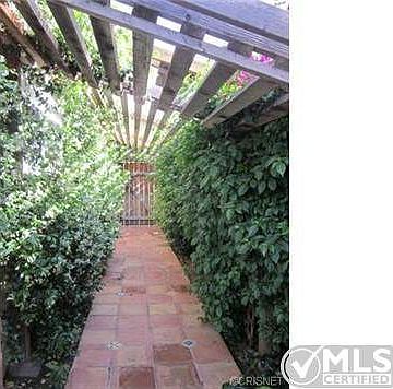 4th image of 22979 Darien St