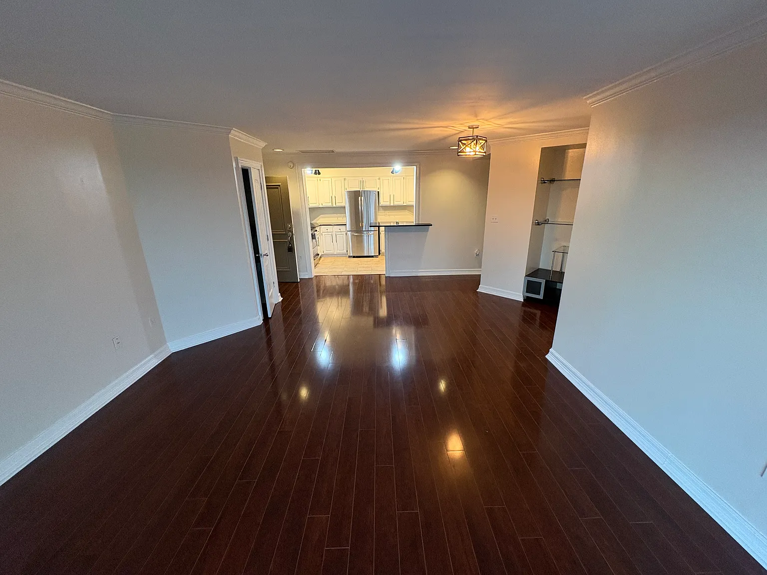 1 bed, 1054 sqft, $1,550 — Photo 3