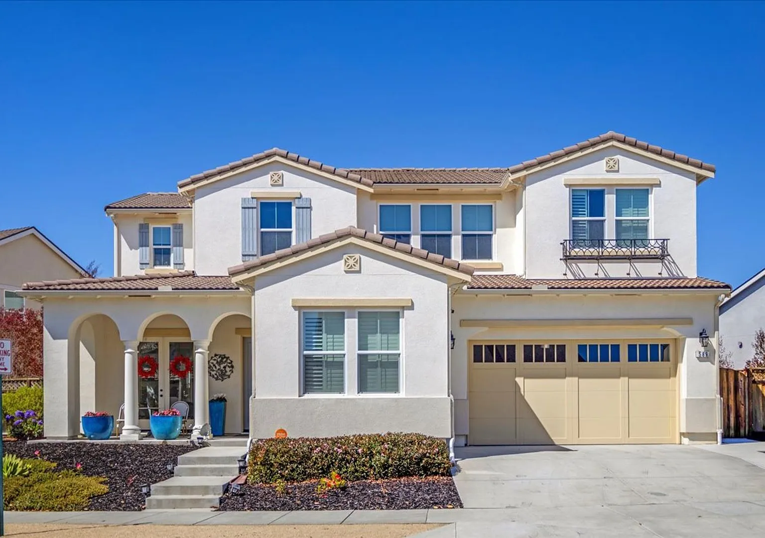 Spacious 4-Bedroom Marina Home with Loft & Large Backyard in Sea Haven, Marina — Photo 2