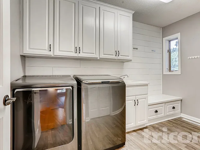 1259 Irvine Dr — Photo 16