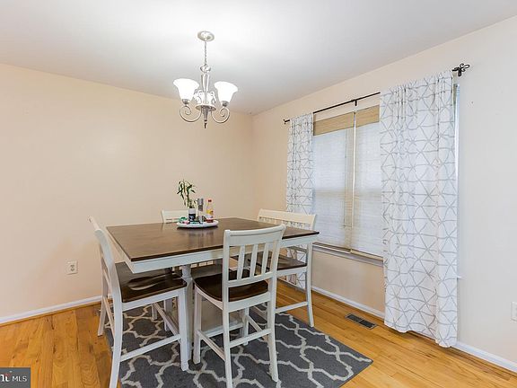 5th image of 21133 Woodmere Dr