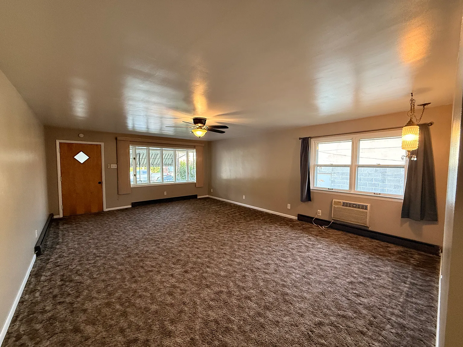 3 bed, 1272 sqft, $1,900 — Photo 3