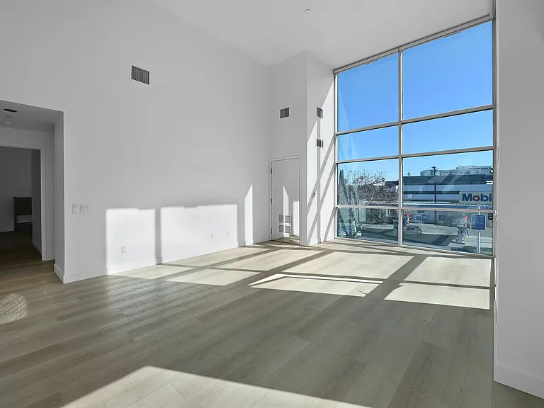 Blu Beverly Hills — Photo 9