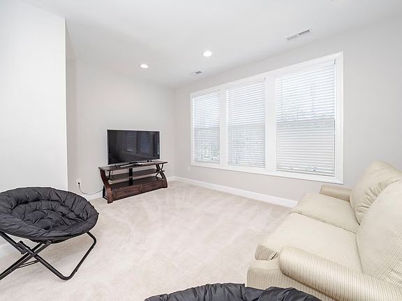 5th image of 518 Rowanwood Way