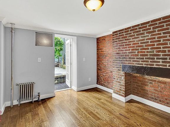 4th image of 118 E 7th St