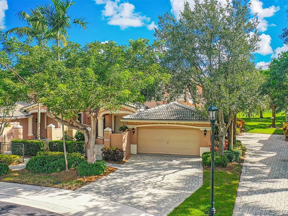 1st image of 2721 Center Court Dr #416