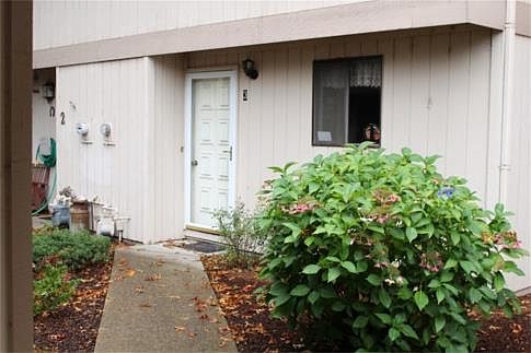 2nd image of 581 32nd Ave SE APT 3