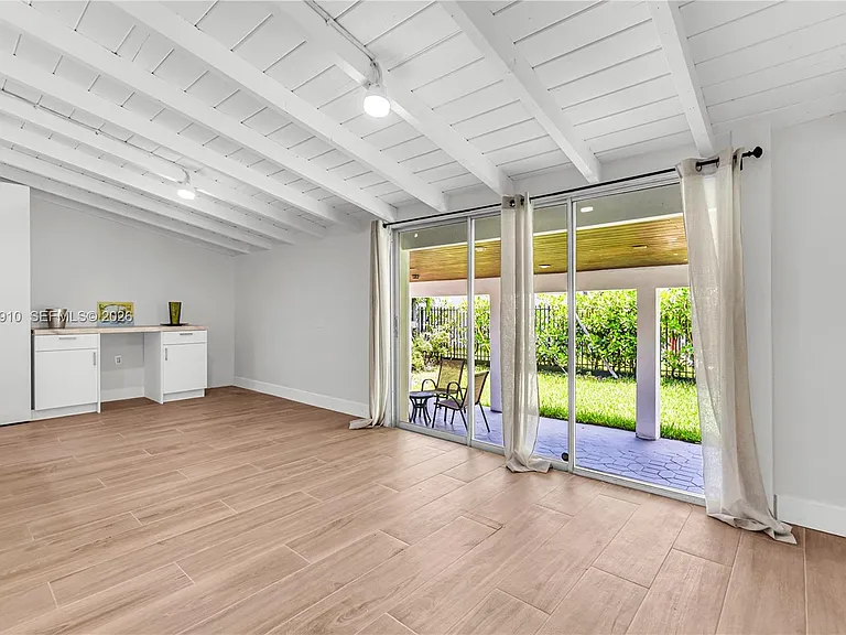 1015 Pizarro St — Photo 45
