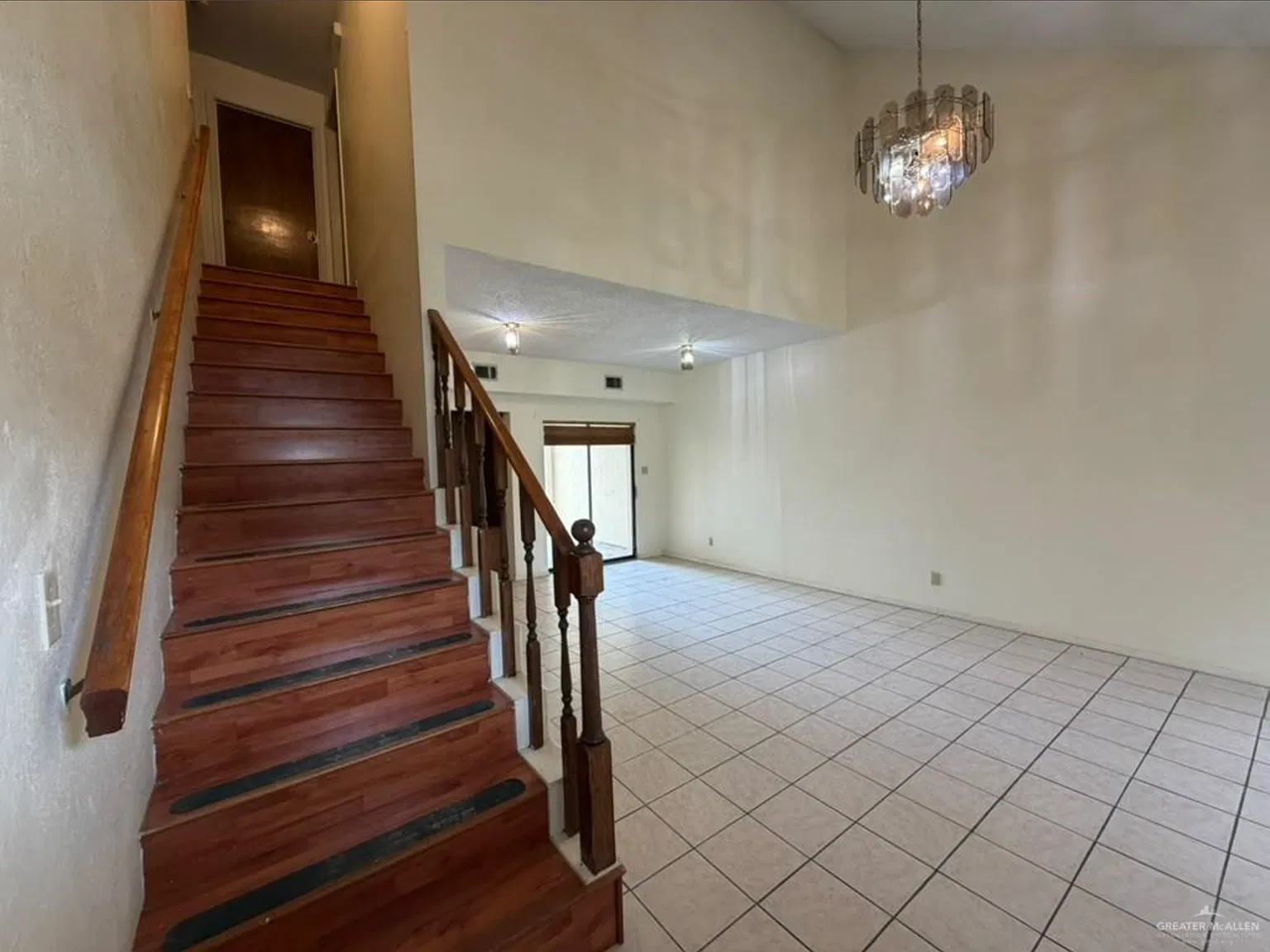 3 bed, 2.5 bath, 1626 sqft, $1,300 — Photo 2