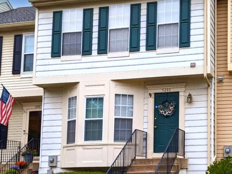 5240 Earles Ct — Photo 1