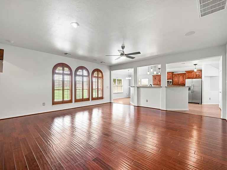 8725 Pikes Peak Rd — Photo 11