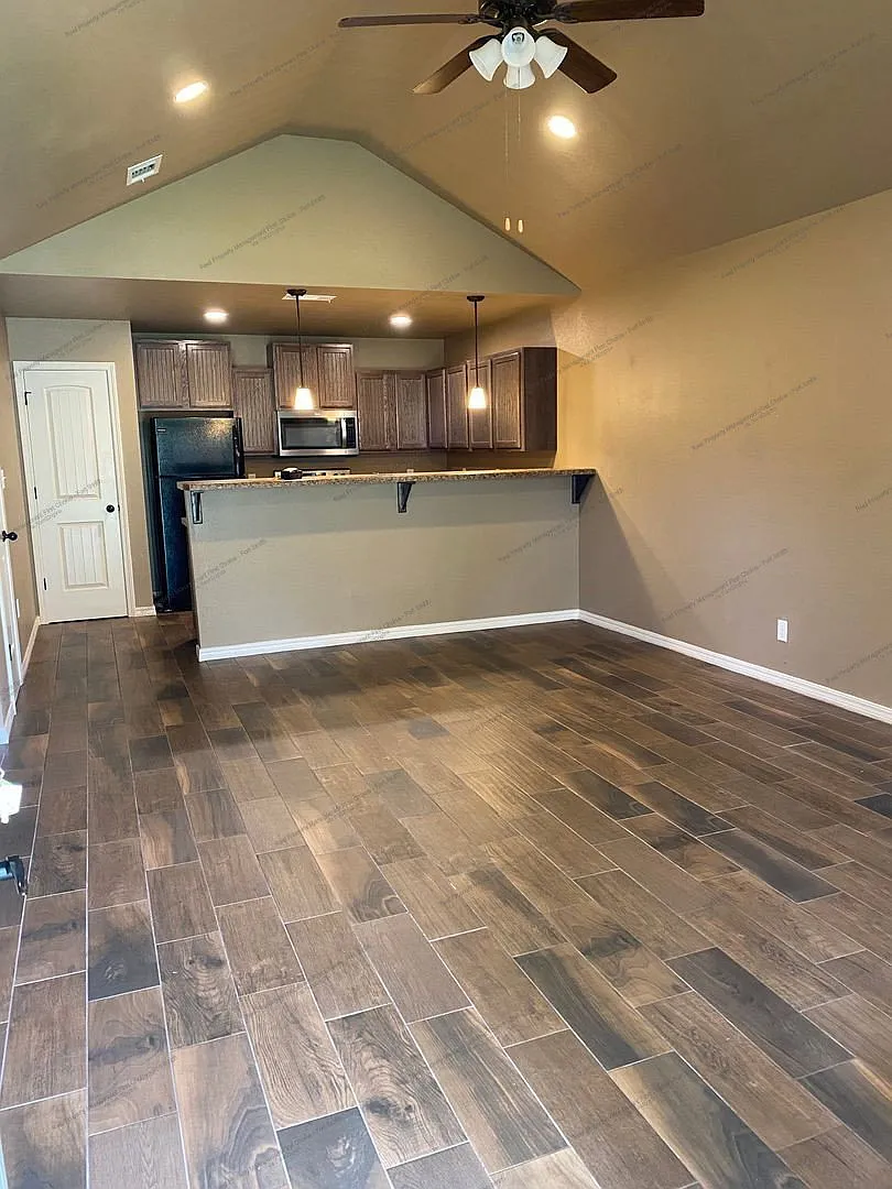 2 bed, 2.0 bath, 927 sqft, $1,000 — Photo 4
