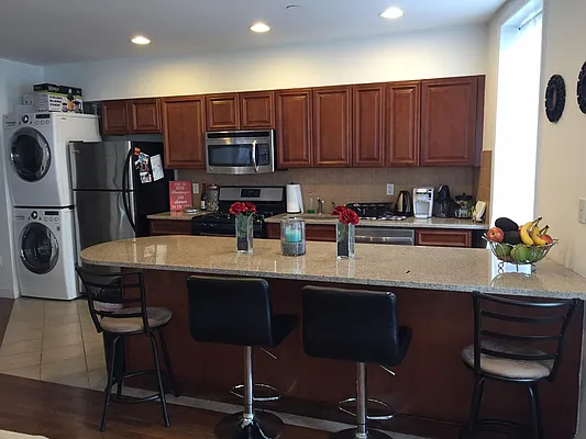 Rented by KNP Realty LLC | media 15