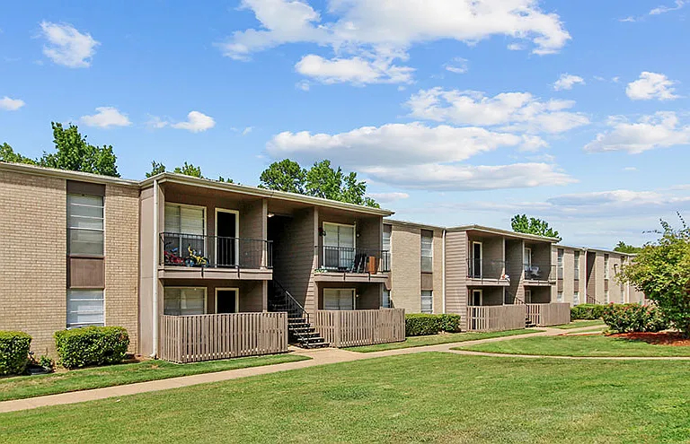 Granada Apartment Homes — Photo 37