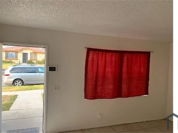 3465 Rainbow Ln, Highland, CA 92346