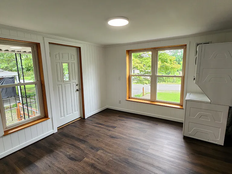 bonus room laundry looking at side door