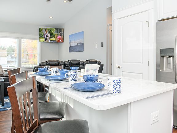 Open concept kitchen/living room