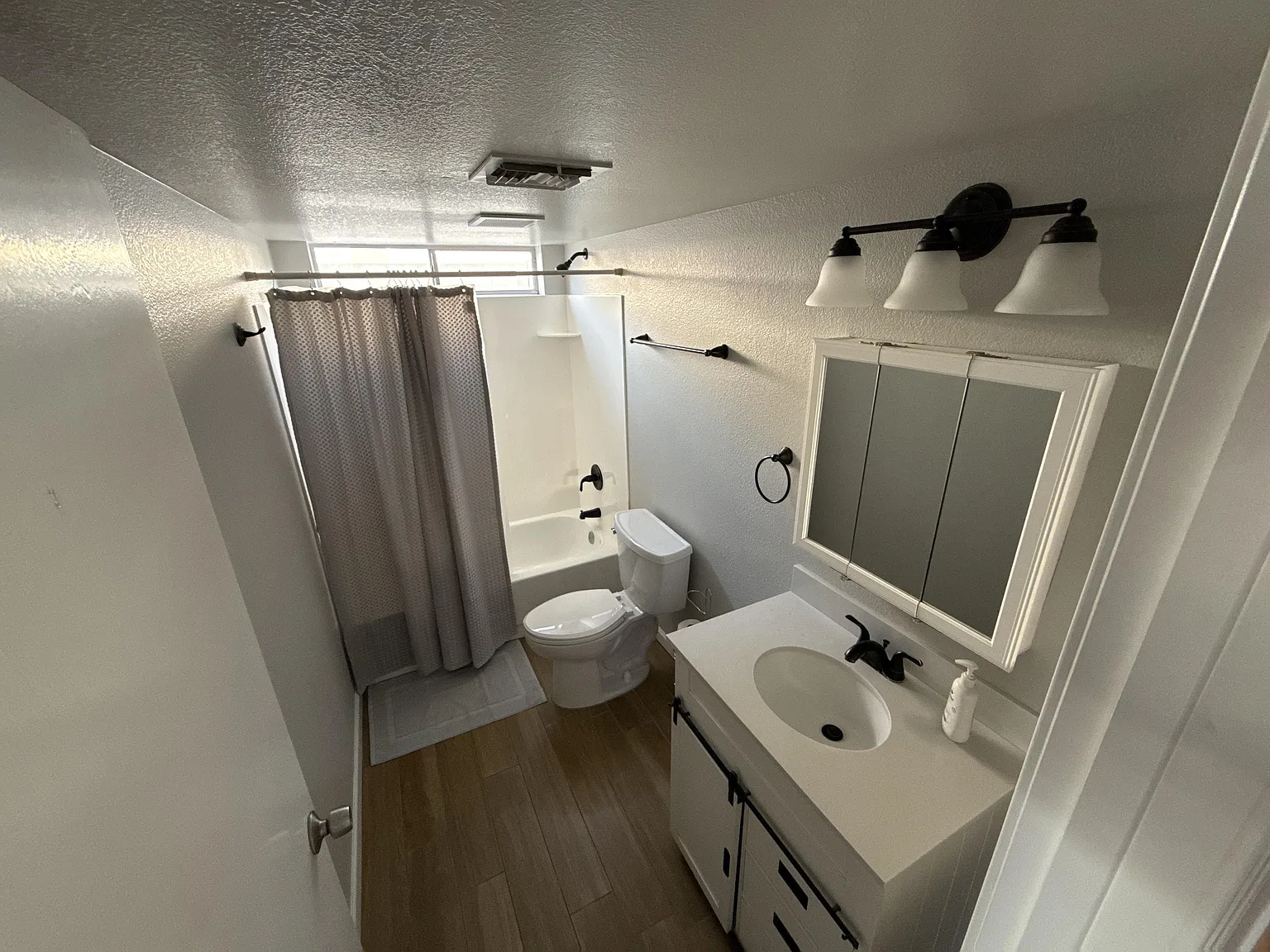 4 bed, 3.0 bath, 2685 sqft, $910 — Photo 3