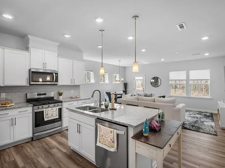 818 Falls Grove Trl — Photo 3