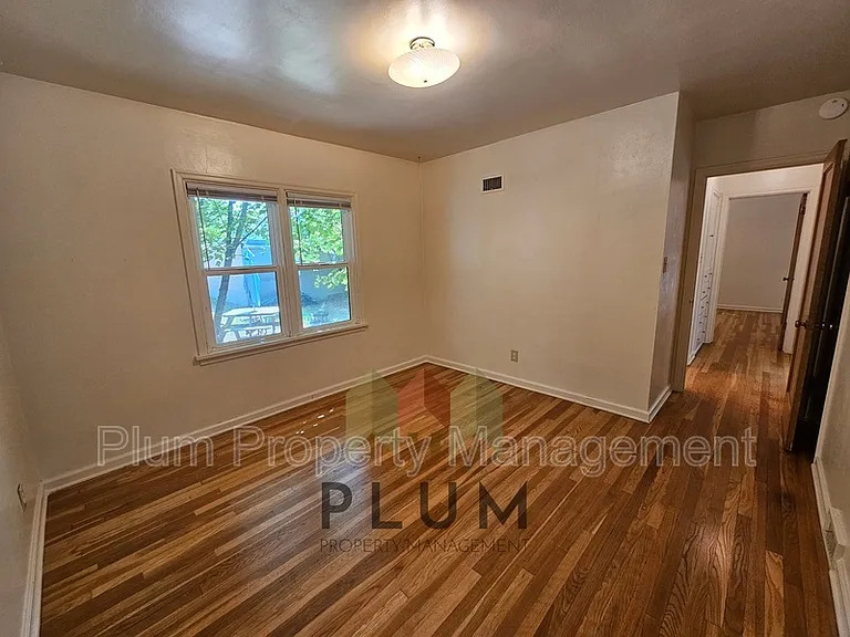 407 S 5th St E — Photo 28
