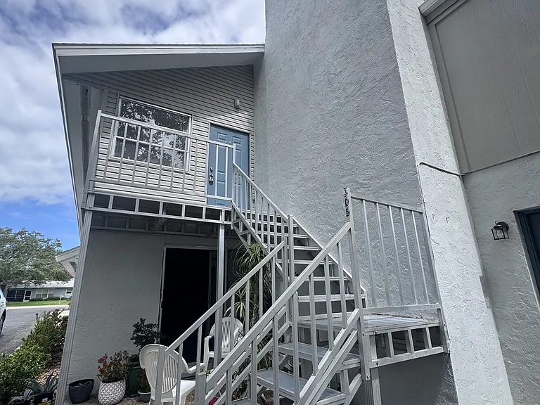 306 Parkside Dr — Photo 1